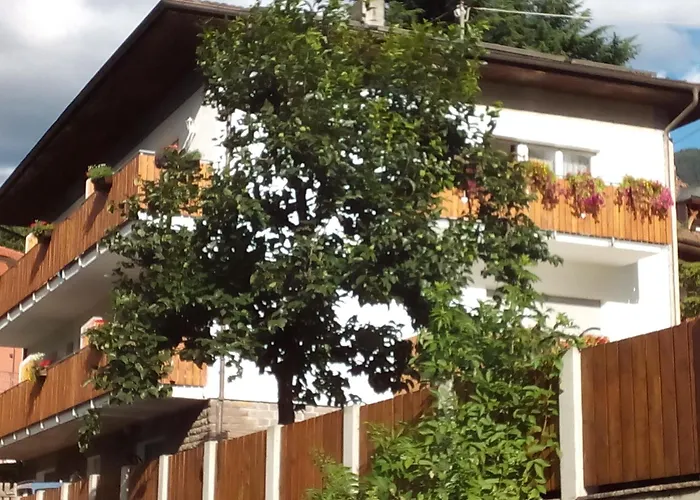 Moderne Ferienwohnung Mit Balkon Und Pool