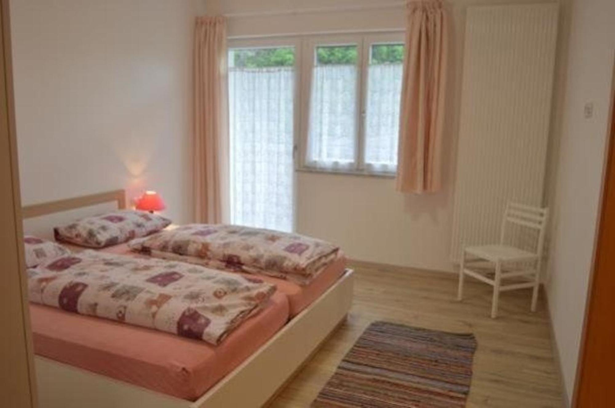 Moderne Mit Balkon Und Pool Merano
